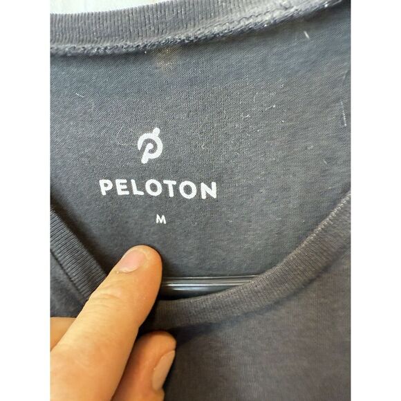 Peloton Yoga Pilates Distance Crop Muscle Tank Top Size Medium Black Lightweight - Picture 2 of 3